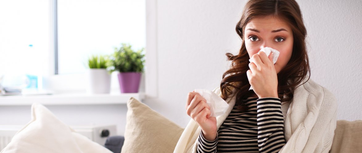 Чи можна носити контактні лінзи під час застуди?